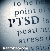 Miti o PTSD ohranjajo idejo, da so ljudje s PTSD vojaški pripadniki, nevarni in živijo v hipu. Miti in stigma o PTSD se morajo končati. Preberi to.