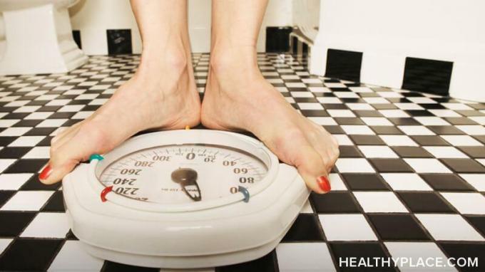 Poskušam shujšati, medtem ko jemljem zdravila za shizofrenijo, ki so znane po tem, da povzročajo povečanje telesne teže. Ali so moja pričakovanja glede izgube teže previsoka?