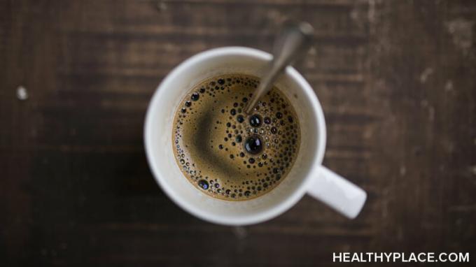 Vaša skodelica kave bi lahko poslabšala vaše bipolarne simptome. Preberite zaupne informacije o kavi in ​​bipolarni motnji na HealthyPlace.