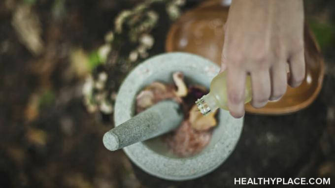 Verjamejo, da dodatki za možgansko meglo, vitamini in zdravila pomagajo možganom in zmanjšujejo možgansko meglo. Ali ta pravna sredstva delujejo ali so le prevara? Poiščite na HealthyPlace.