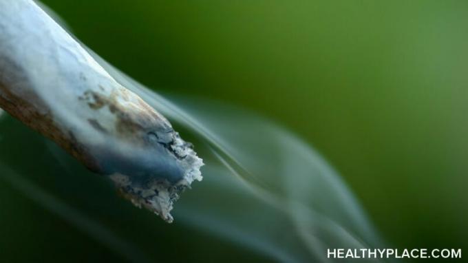 Učinki marihuane na splošno veljajo za pozitivne, vendar učinki kajenja plevela in neželeni učinki marihuane lahko škodujejo zdravju uporabnika lončkov.