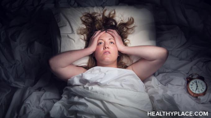 Anksioznost ima disfunkcionalen odnos s spanjem. Tu se zgodi, zakaj se to zgodi in kako lahko popravite odnos med tesnobo in spanjem.