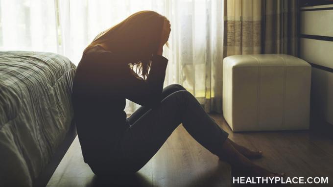 Napad depresije se razlikuje od napada panike ali srčnega napada, a prav tako močan in nesrečen. Na spletnem mestu HealthyPlace izvejte vse o njih in kako se boriti.