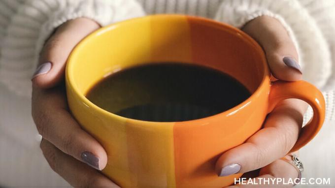 Kofein, ki povzroča kofein, je resnična vrsta tesnobe in vas lahko zmede. Več o anksioznosti, ki jo povzroča kofein, in kako jo preprečiti na HealthyPlace.