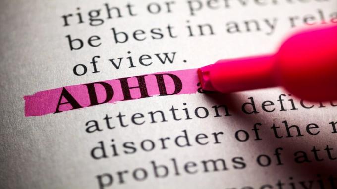 Knjiga z ADHD označena z označevalcem.