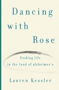 Ples z vrtnico: Iskanje življenja v deželi Alzheimerjeve bolezni